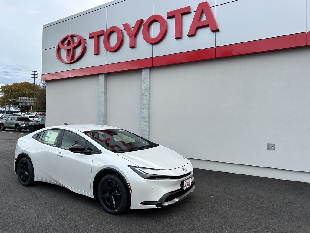 2026 Toyota Prius Plug-In Hybrid SE FWD