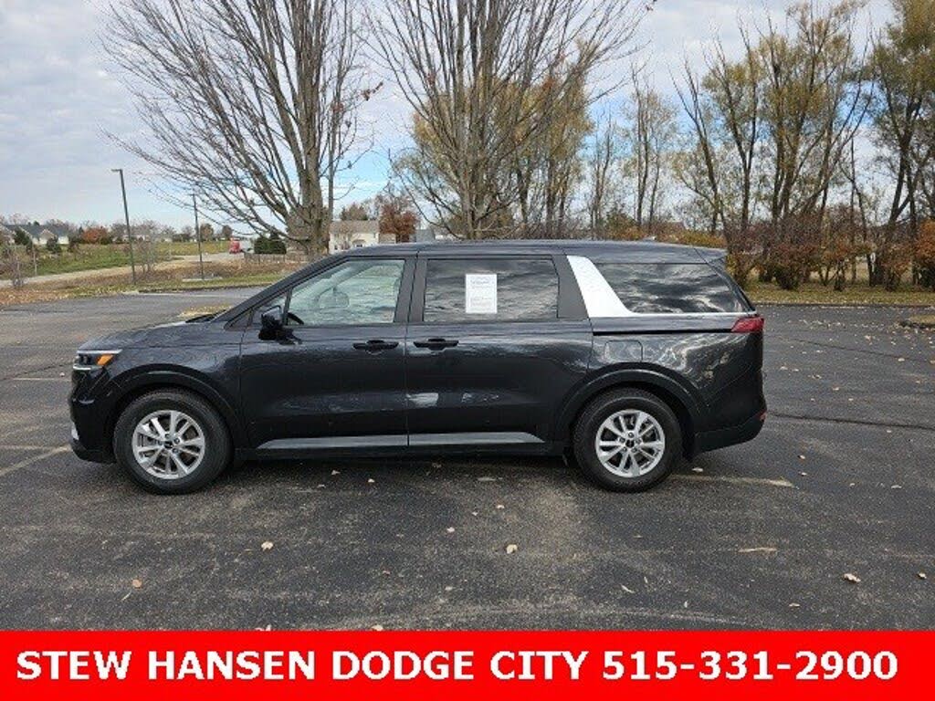 2022 Kia Carnival LX FWD