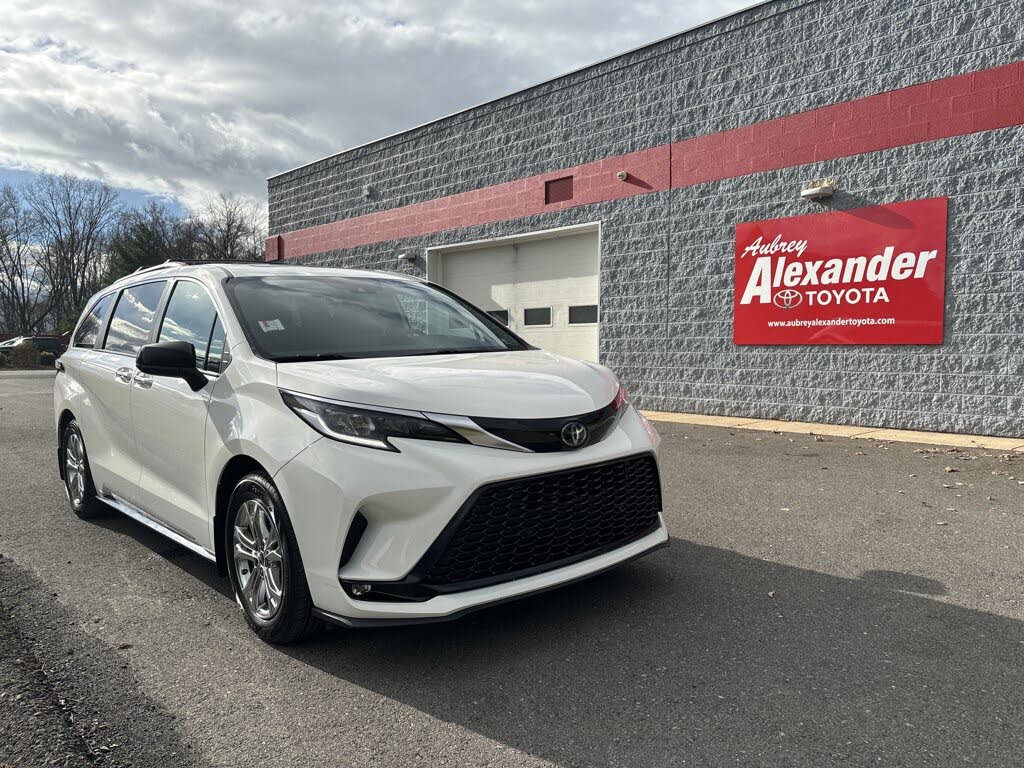2022 Toyota Sienna XSE 7-Passenger AWD