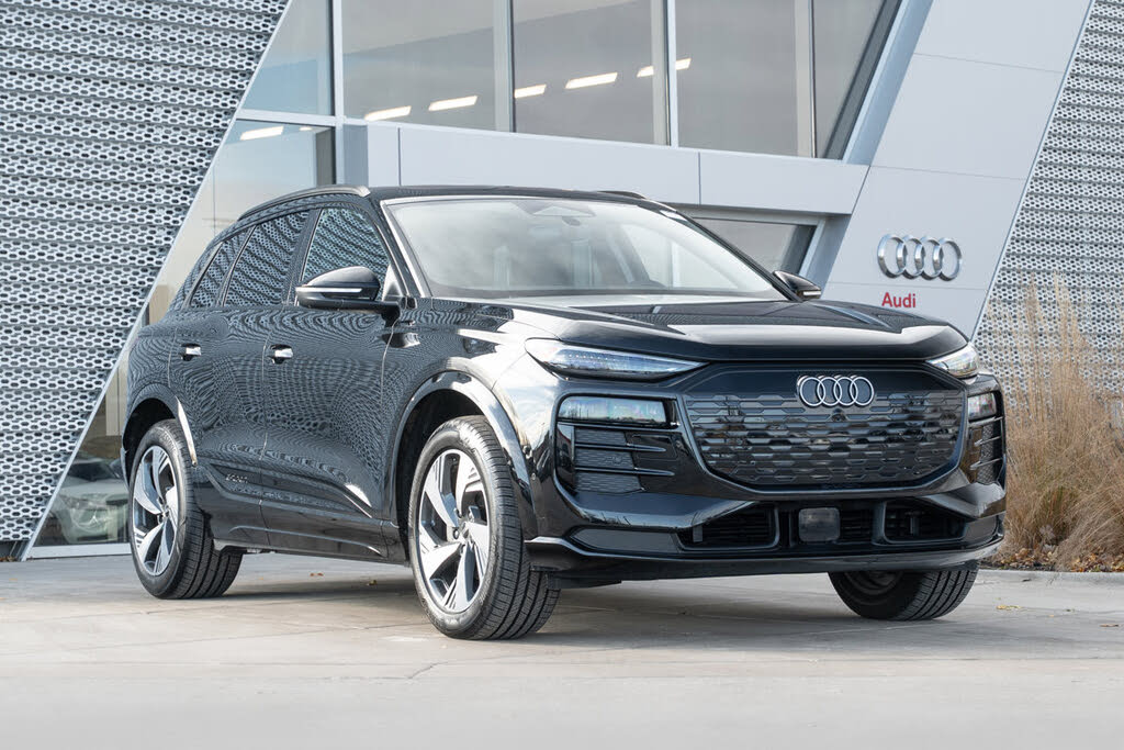 2025 Audi Q6 e-tron quattro Premium Plus