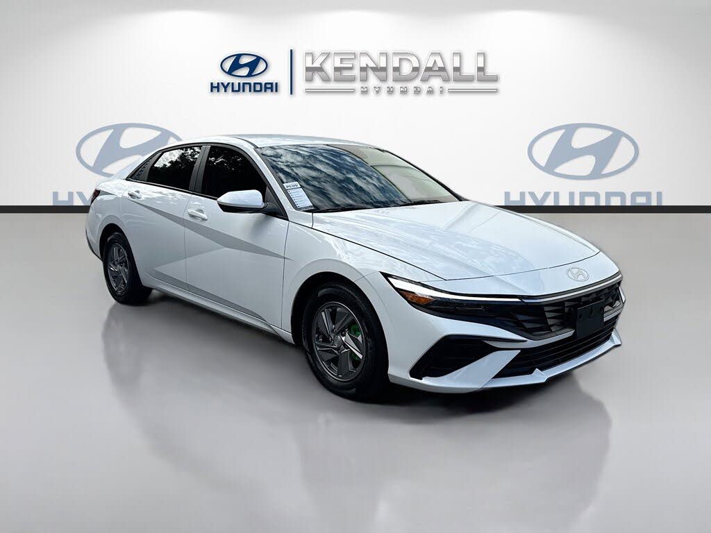 2025 Hyundai Elantra SE FWD