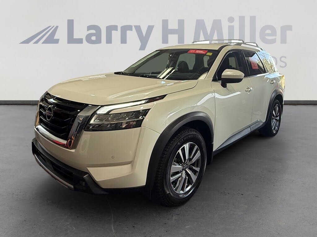 2022 Nissan Pathfinder SL FWD