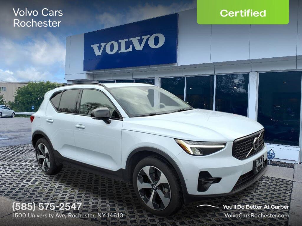 2024 Volvo XC40 B5 Plus Dark Theme AWD