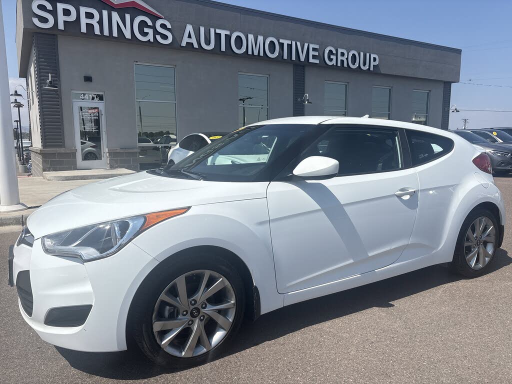2016 Hyundai Veloster FWD with Yellow Accent Interior