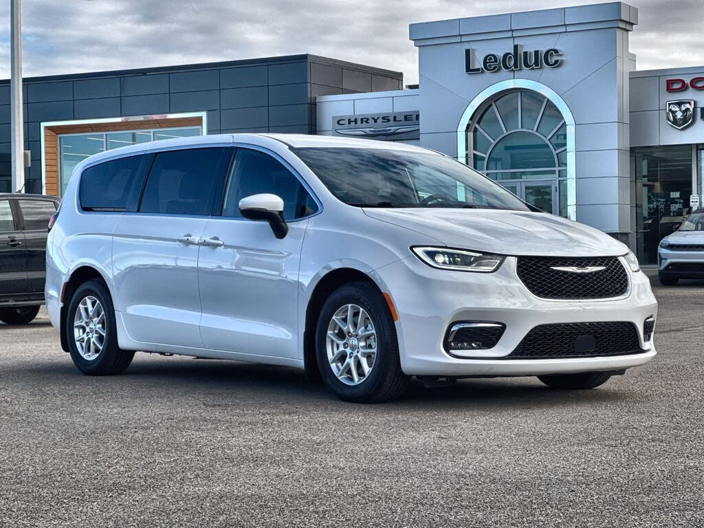 2023 Chrysler Pacifica Touring FWD