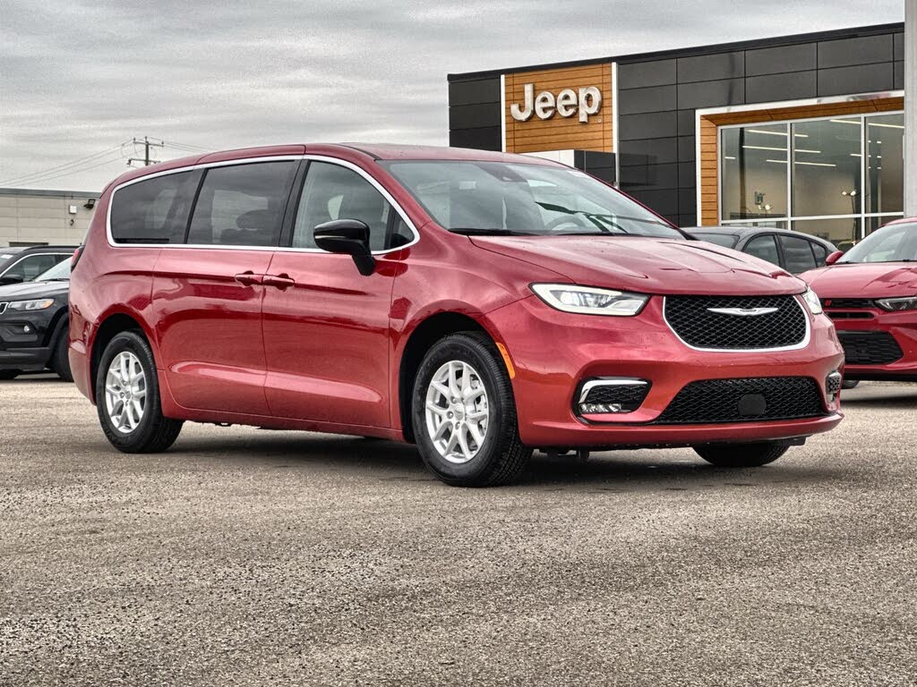 Chrysler Pacifica Touring FWD 2024