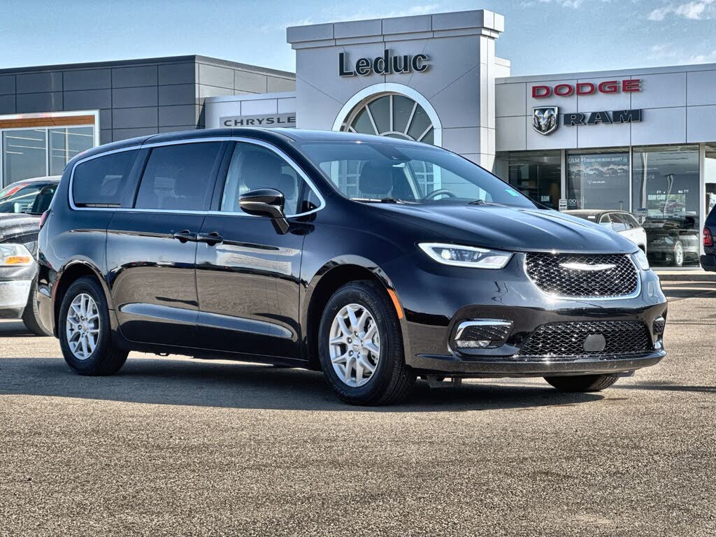 Chrysler Pacifica Touring FWD 2024