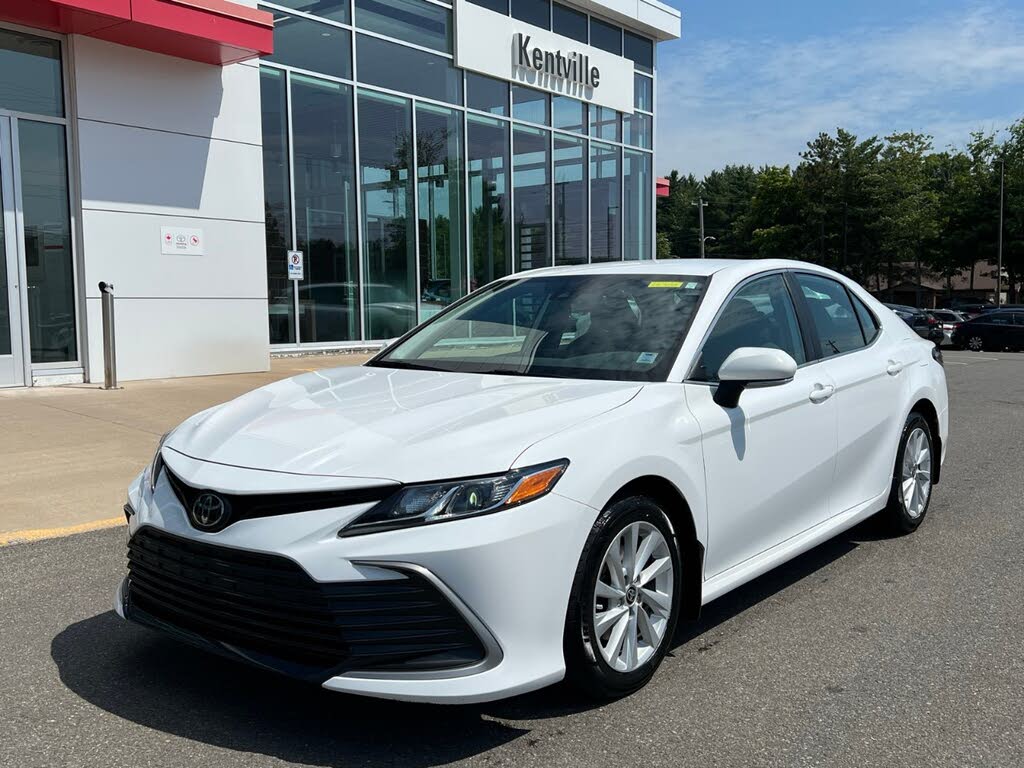 2022 Toyota Camry LE FWD