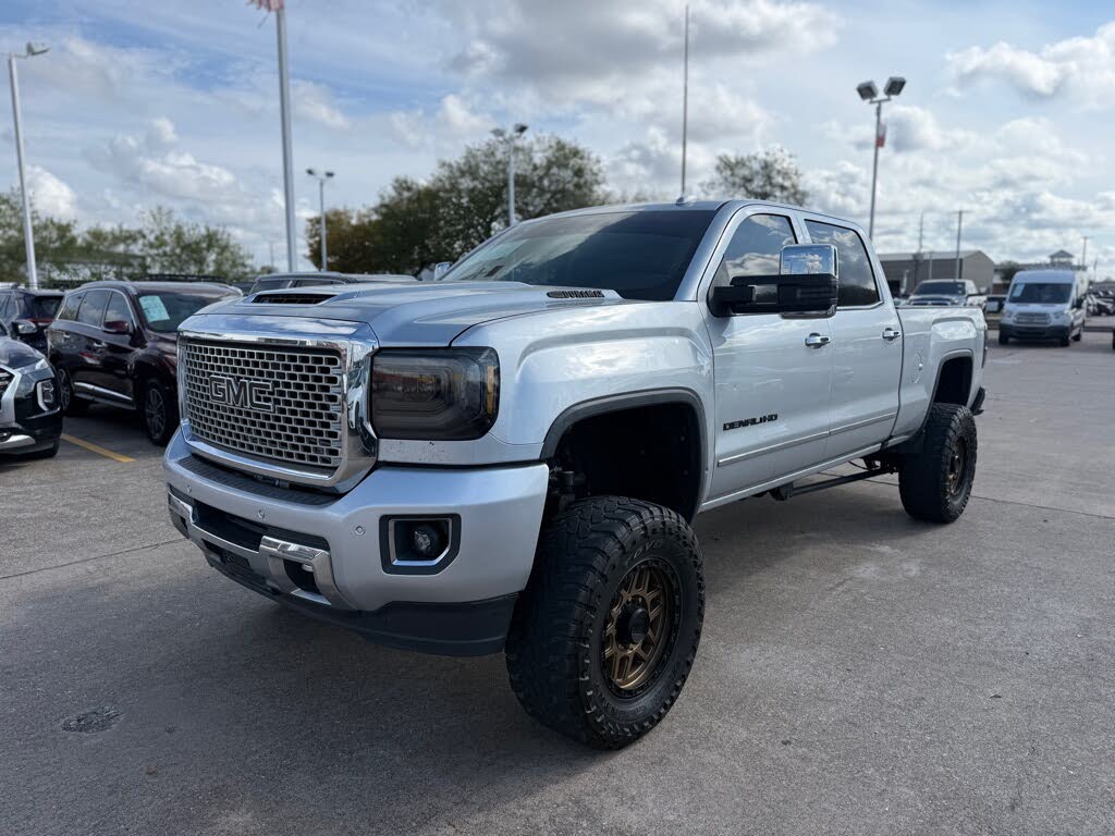 2017 GMC Sierra 2500HD Denali Crew Cab SB 4WD