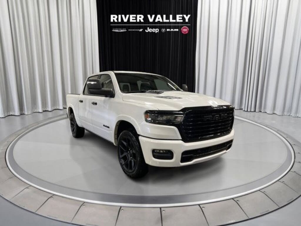 RAM 1500 Laramie Crew Cab 4WD 2025