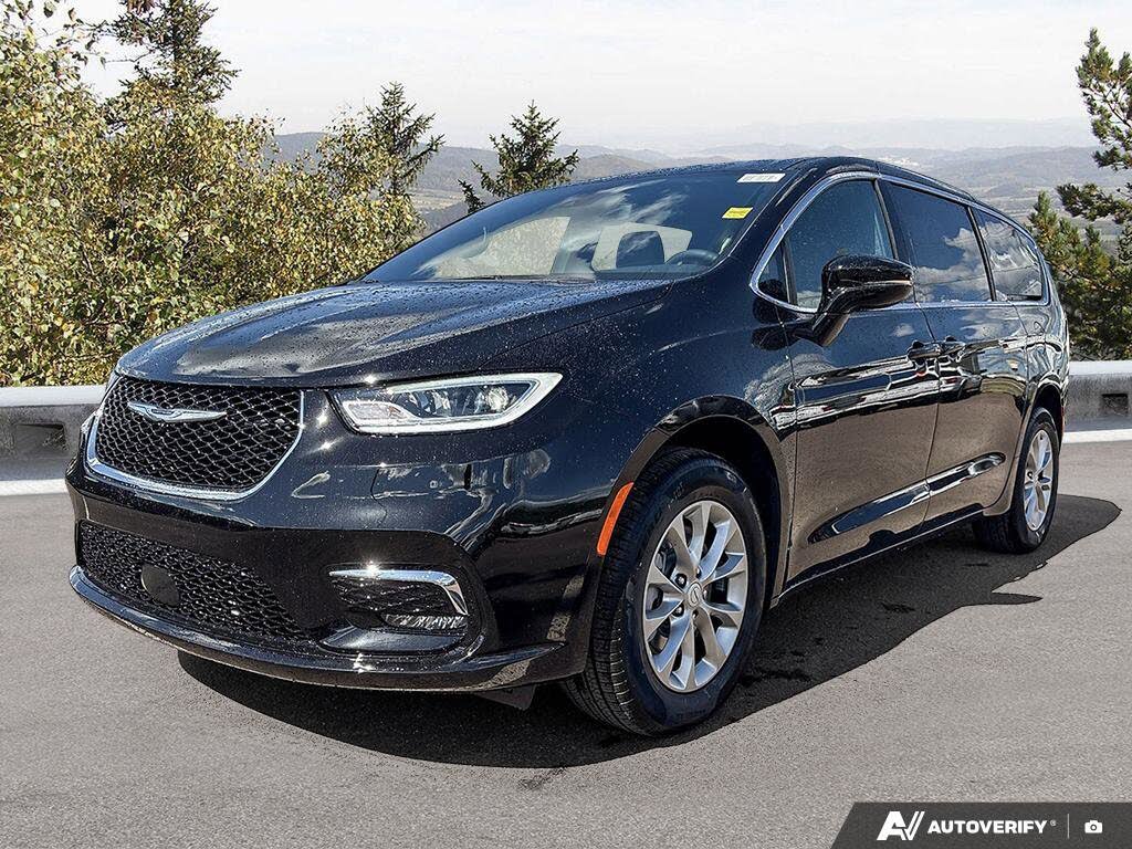 2026 Chrysler Pacifica Select AWD