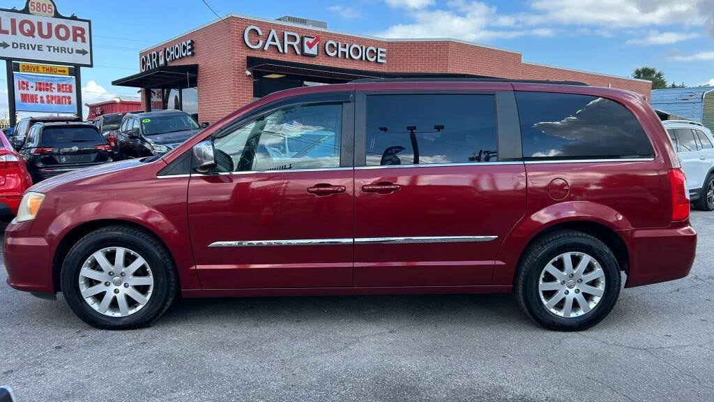 2011 Chrysler Town & Country Touring-L FWD