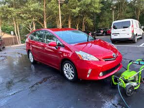 Toyota Prius v Five FWD