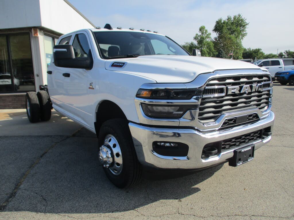 2025 RAM 3500 Chassis Tradesman Crew Cab LB DRW 4WD