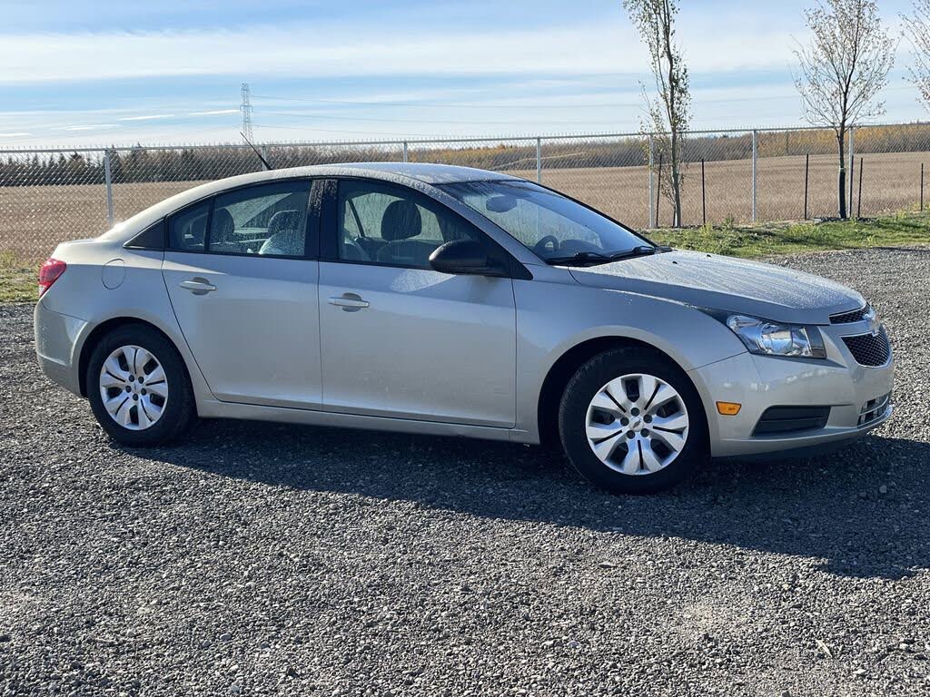 2014 Chevrolet Cruze LS Sedan FWD
