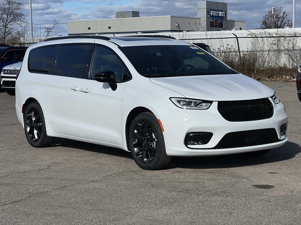 2026 Chrysler Pacifica Limited FWD
