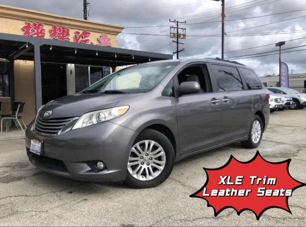 2017 Toyota Sienna XLE 8-Passenger FWD