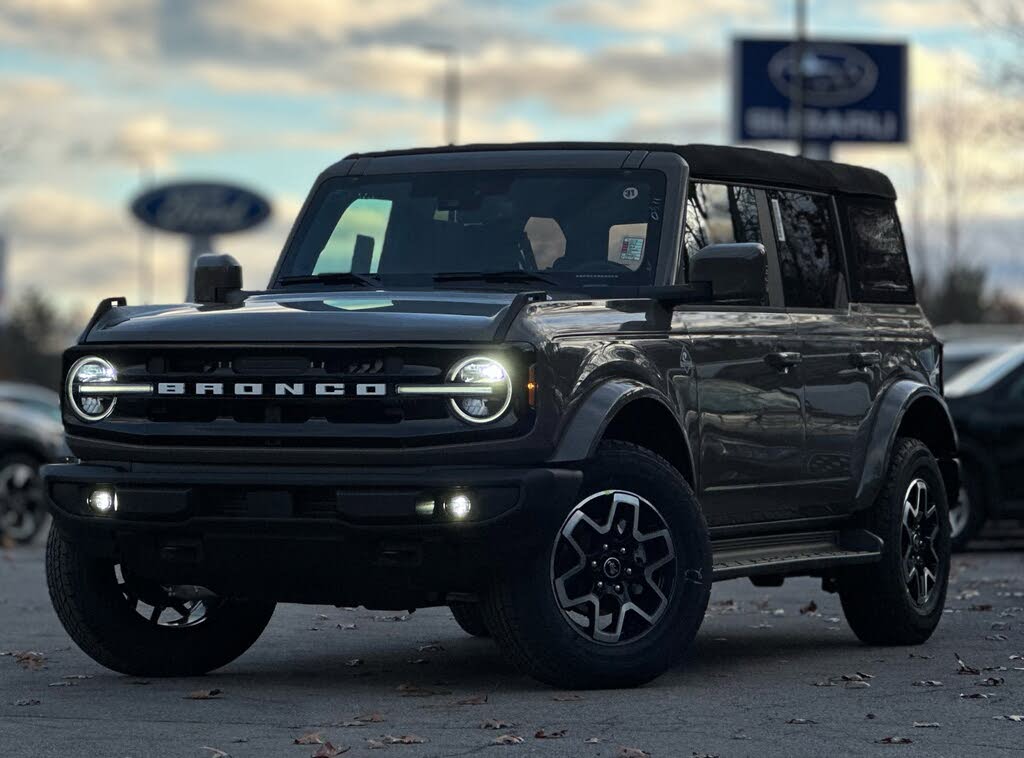 2025 Ford Bronco Outer Banks 4-Door 4WD