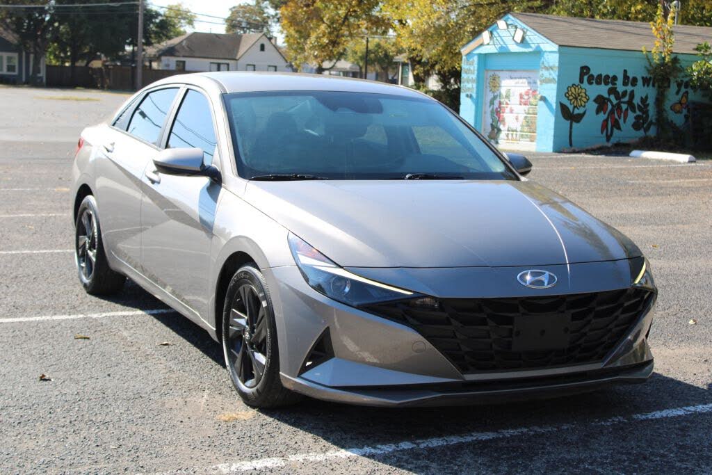 2023 Hyundai Elantra SEL FWD