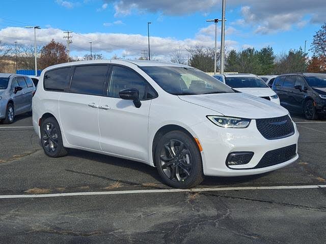 2026 Chrysler Pacifica Select AWD