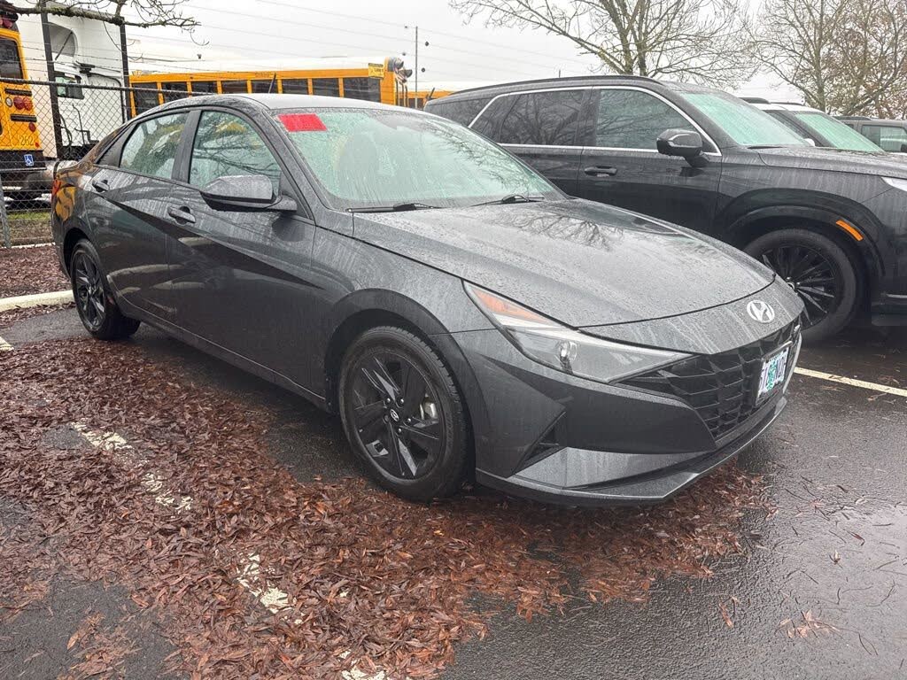 2022 Hyundai Elantra SEL FWD
