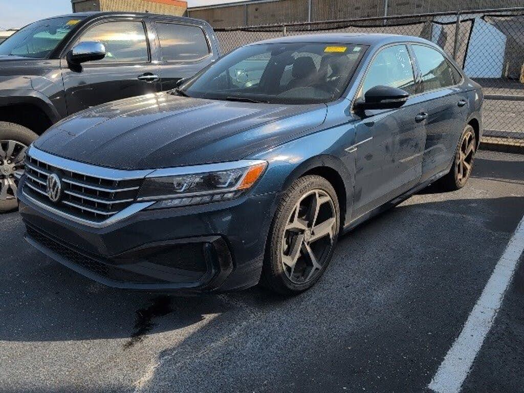 2022 Volkswagen Passat 2.0T R-Line FWD