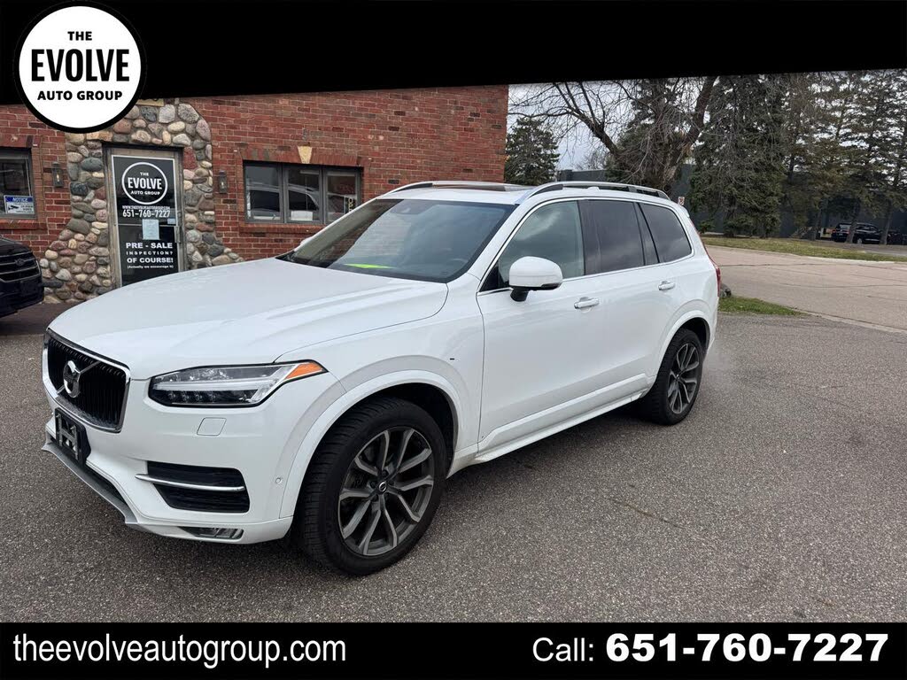 2017 Volvo XC90 T6 Momentum AWD