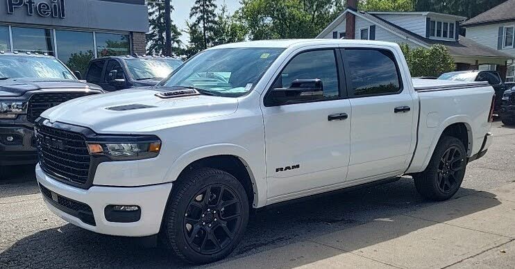 2025 RAM 1500 Laramie Crew Cab 4WD
