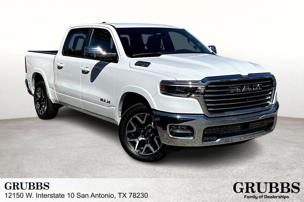 2025 RAM 1500 Laramie Crew Cab 4WD