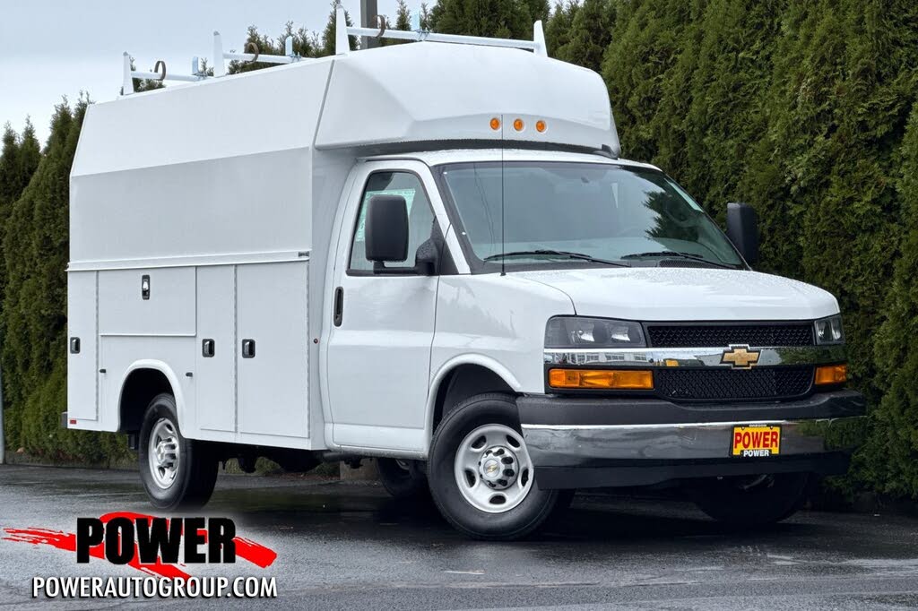 2025 Chevrolet Express Chassis 3500 Cutaway 139
