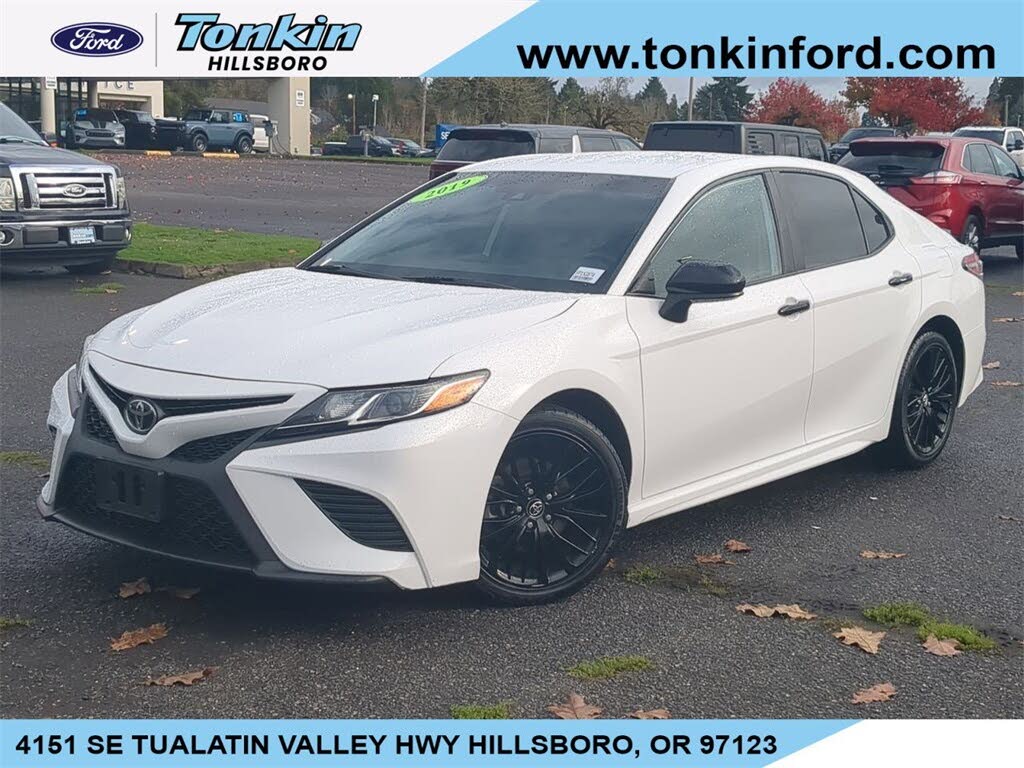2019 Toyota Camry SE FWD
