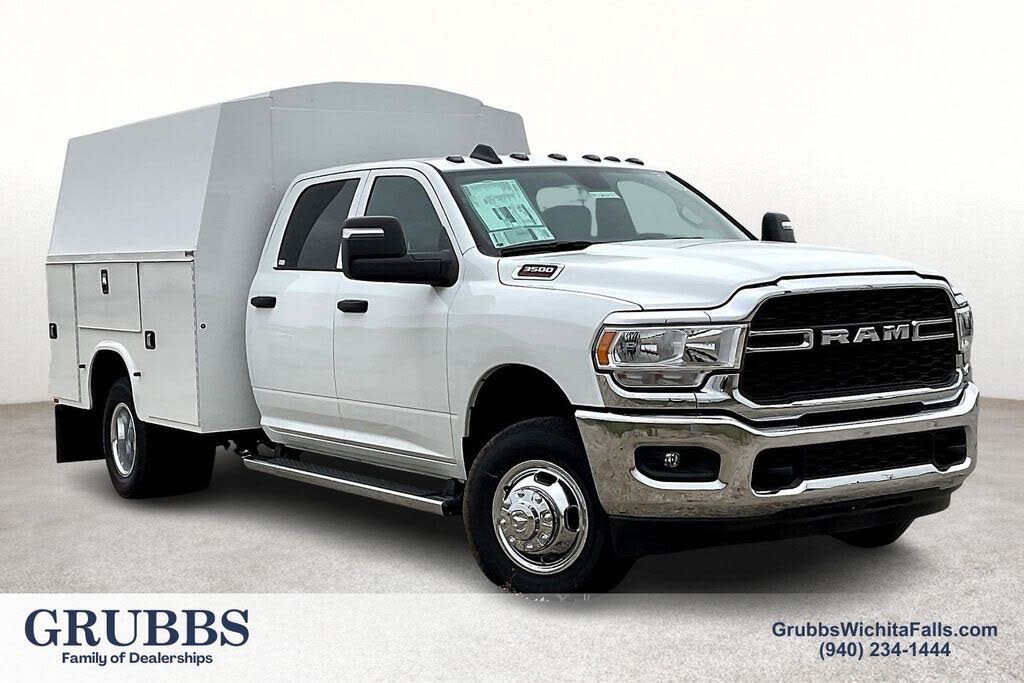 2024 RAM 3500 Chassis Tradesman Crew Cab LB DRW 4WD