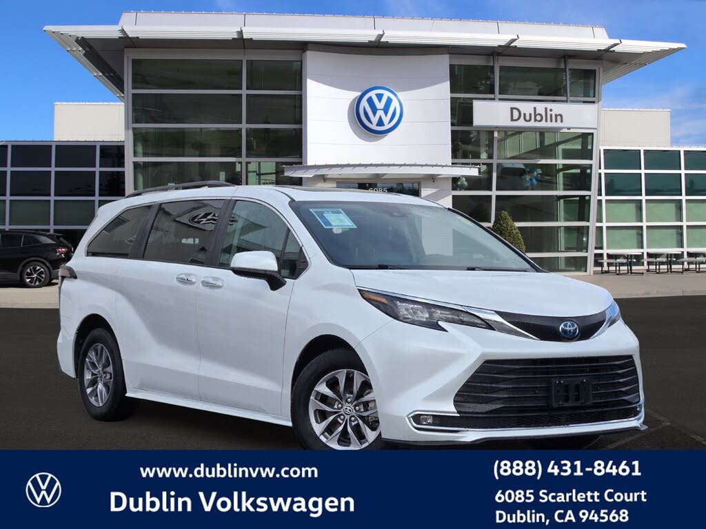 2024 Toyota Sienna XLE 7-Passenger FWD