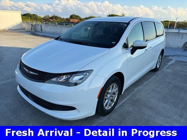 2022 Chrysler Voyager LX FWD