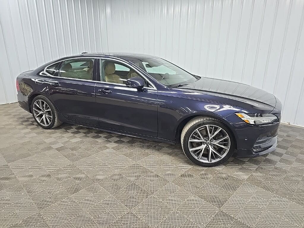 2019 Volvo S90 T6 Momentum AWD
