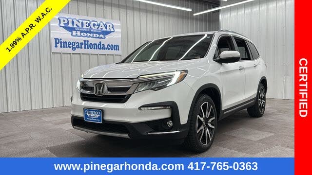 2021 Honda Pilot Touring FWD with Rear Captains Chairs