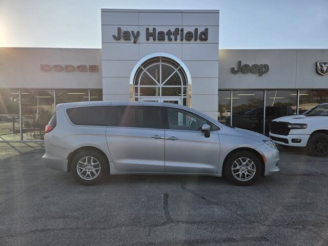 2022 Chrysler Voyager LX FWD