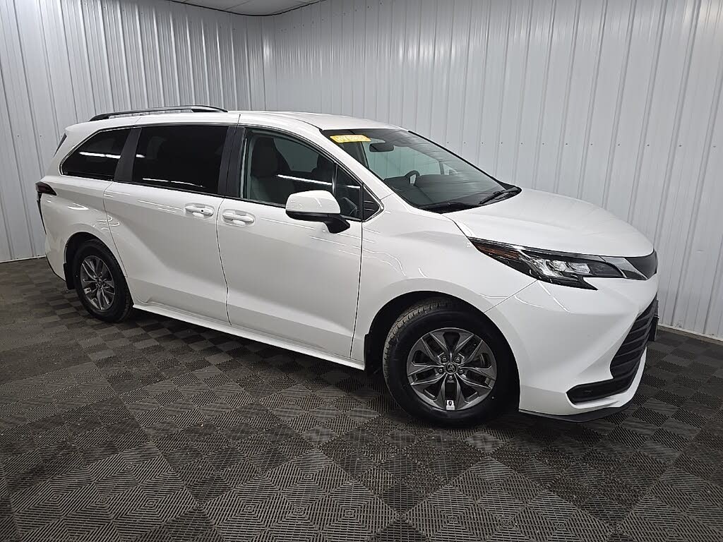 2023 Toyota Sienna LE 8-Passenger AWD