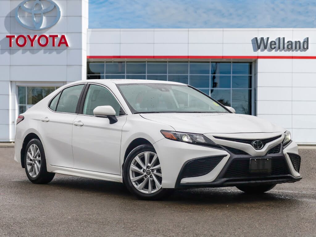 Toyota Camry SE FWD 2024