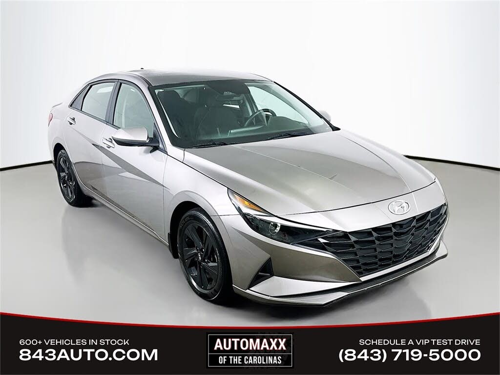 2022 Hyundai Elantra SEL FWD