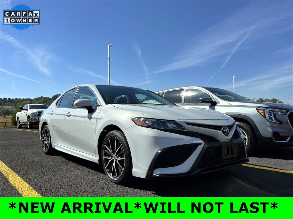 2024 Toyota Camry SE Nightshade FWD