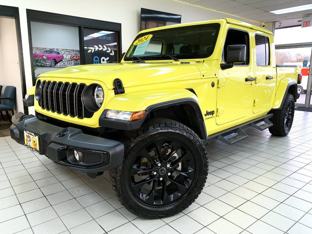 2024 Jeep Gladiator NightHawk Crew Cab 4WD