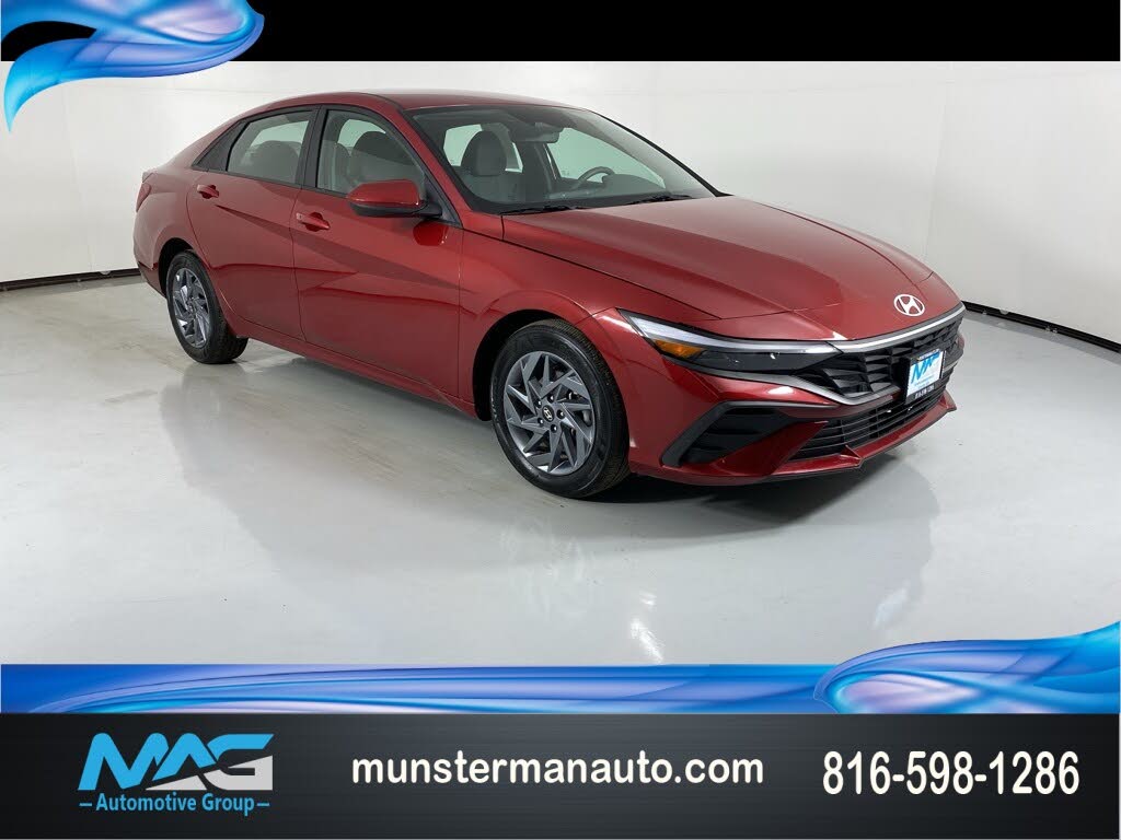 2024 Hyundai Elantra SEL FWD