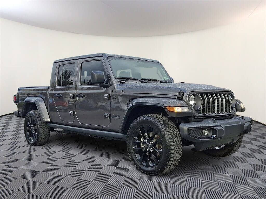 2025 Jeep Gladiator NightHawk Crew Cab 4WD