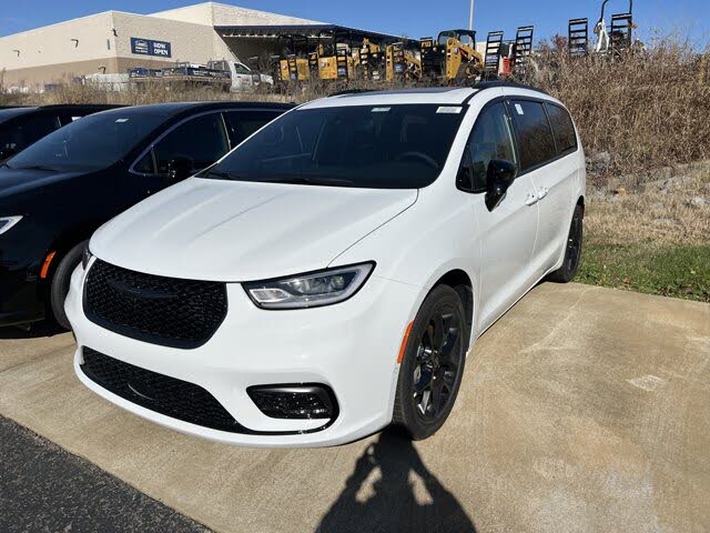 2026 Chrysler Pacifica Limited FWD