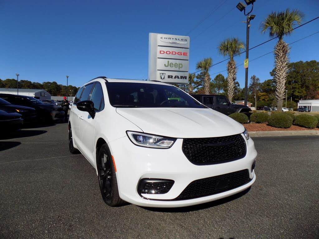 2025 Chrysler Pacifica Limited FWD