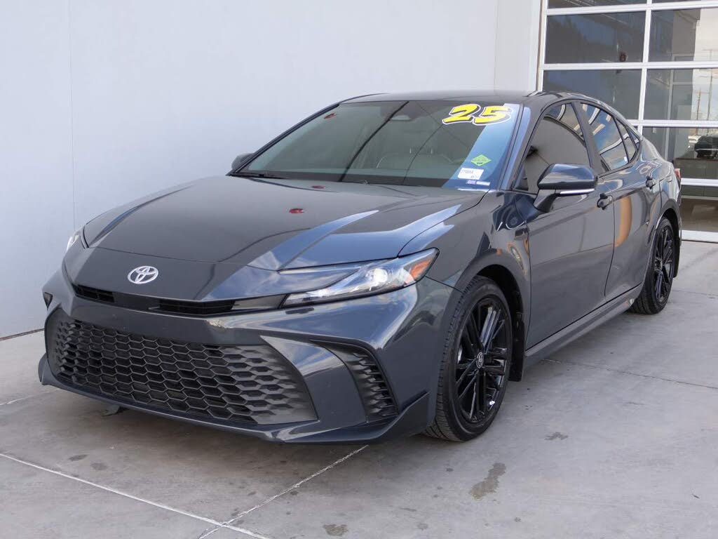 2025 Toyota Camry SE FWD