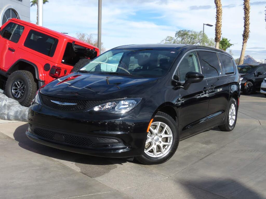 2024 Chrysler Voyager LX FWD