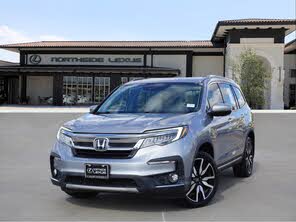 Honda Pilot Touring FWD with Rear Captain's Chairs