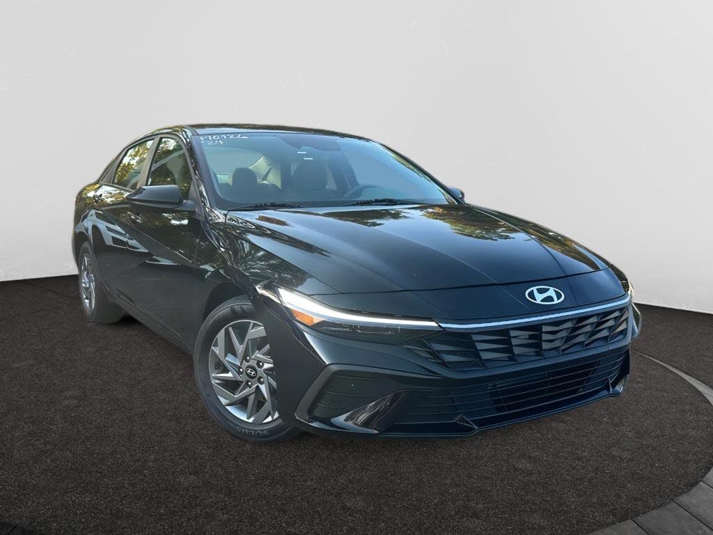 2024 Hyundai Elantra SEL FWD